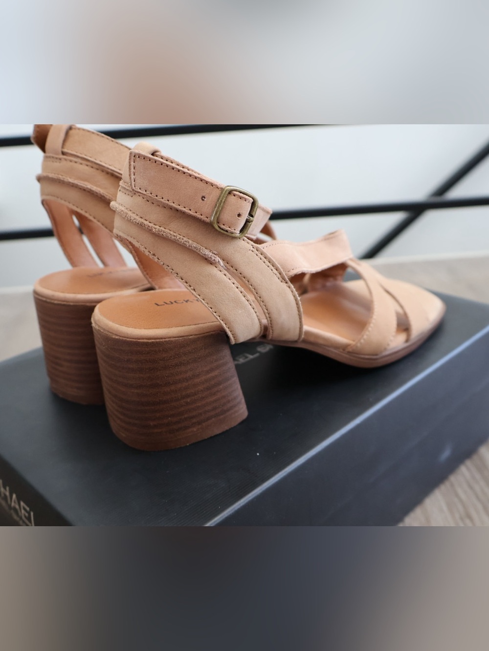 Lucky Brand Block Heel Strappy Sandal in Tan - Women's 6.5 - Picture 3 of 7